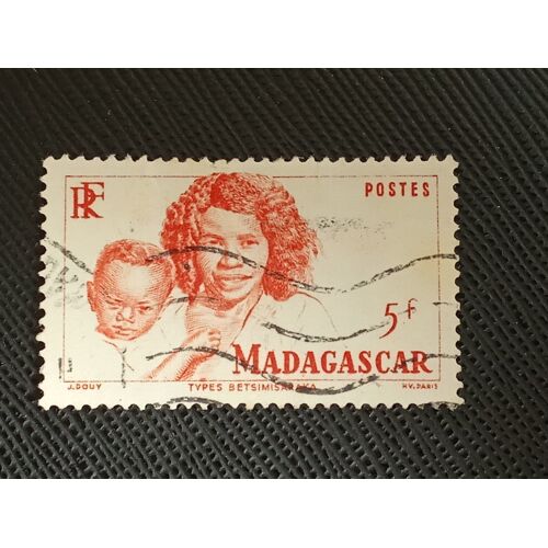 Timbre Madagascar Y T 313 Femme Et Enfant Betsimisaraka 1946 (090610 )