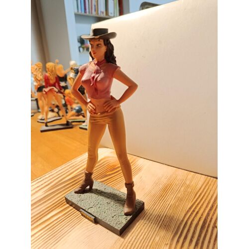 Figurine Manara / Susana / Xl / 053