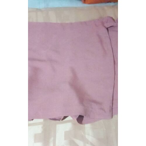 Jupe Short Naf Naf ( Grand Méchant Look ) Ttaille 38, Coloris Rose, Fermeture Zippée Sur La Gauche + Lanière À Nouer. Sur Le Côté, 85% Coton, Longueur 44 Cm,Tour De Taille 80 Cm. De Hanches 106 Cm.