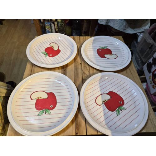 4 Assiettes Années 70 Plastique Dur