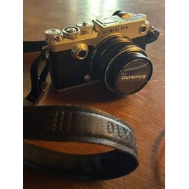 Appareil photo PEN-F neuf avec objectifs neufs