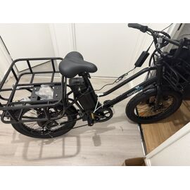 Je Vends Ce Vélo Électrique Cargo Pro Noir, Jamais Utilisé Neuf Idéal Pour Transporter Vos Affaires Au Quotidien.