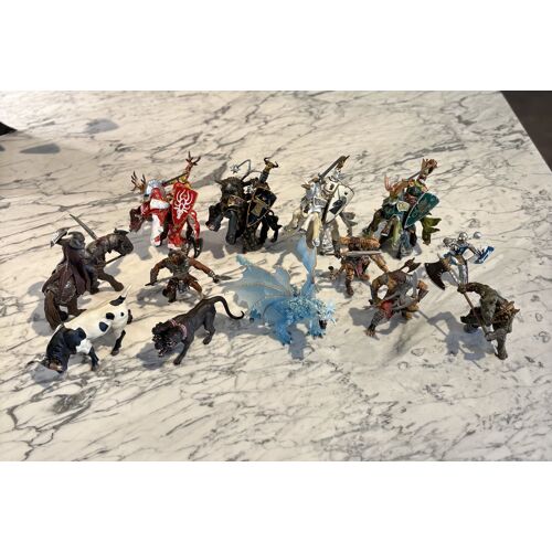 Figurines Médiévales Fantastiques En Excellent État !
