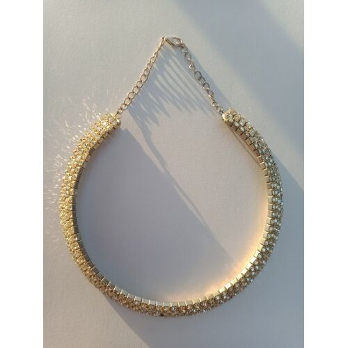 Collier Ras Du Cou Élégant À Quatre Rangs De Pierres Éclatantes Monture Argentée