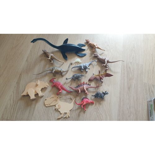 Lot 15 figurines dinosaures