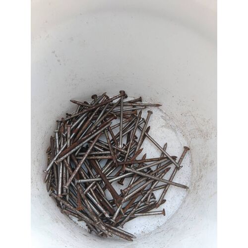 Lot de 98 clous de 9 cm