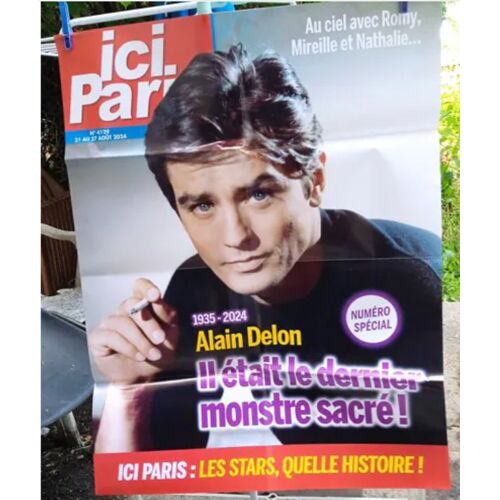 Affiche Ici Paris - Pliée - " Alain Delon - 1935 2024 - Il Etait Le Dernier Samouraï " - 61 X 80 Cm Environ