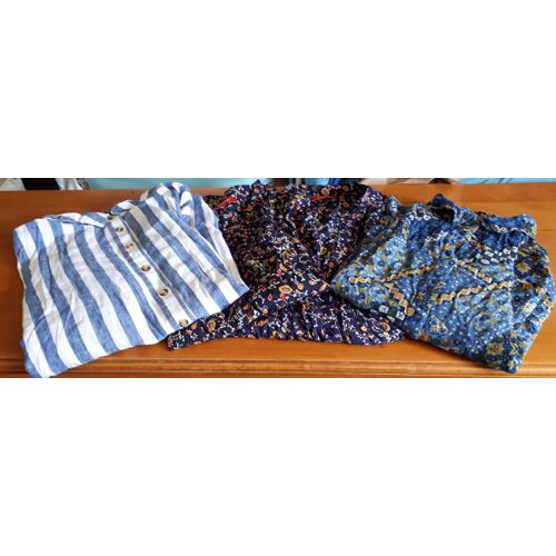 Lot De 4 Chemisiers/Tuniques Pour Femme Taille 52/54 Marques Daxon Et Bonmarche Matière Coton Ou Viscose Forme Et Couleurs Différentes (Dont 2 Identiques)