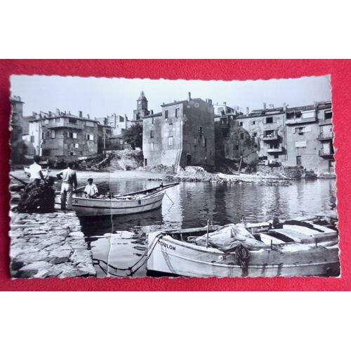 Carte Postale Ancienne Animée Saint Tropez. Un Coin Du Vieux Port. Quartiers Des Pecheurs. Editions Robini. Années 30-40. Bien Conservée, Non Écrite.