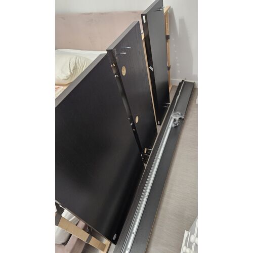 Vends Lit IKEA Malm brun 90x200cm très bon état + Sommier IKEA Lonset 90x200cm très bon état (matelas non fourni). Total 4O euros