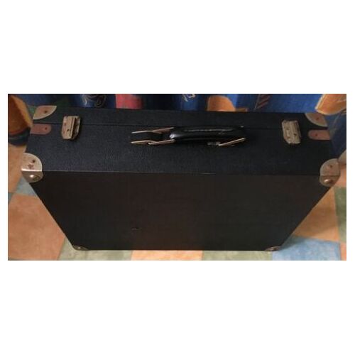 Valise Pour V.R.P. : Avec 2 Compartiments Dont 1 Amovible, Intérieur Habillé De Feutrine Vert Sombre. Dimensions : 58x60x16 Cm - 6 Kg) (Points De Rouille Sur Les Serrures & Ferrures