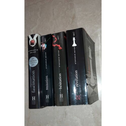 Stephenie Meyer - Twilight : Fascination, Tentation, Hésitation, Révélation . En 4 Volumes (Complet). Éditions Hachette 2009 - 2010