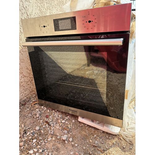 Vend four encastrable Hotpoint Ariston comme neuf 