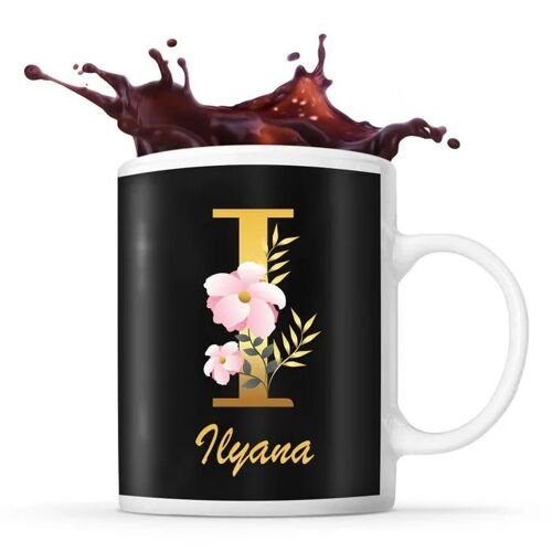 Mug Ilyana | Tasse Prénom Femme Fond Noir Avec Lettre Fleur | Idée Cadeau Pour Anniversaire Noël Et Fête Des Mères