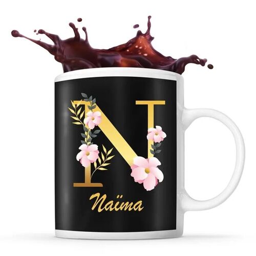 Mug Naïma | Tasse Prénom Femme Fond Noir Avec Lettre Fleur | Idée Cadeau Pour Anniversaire Noël Et Fête Des Mères