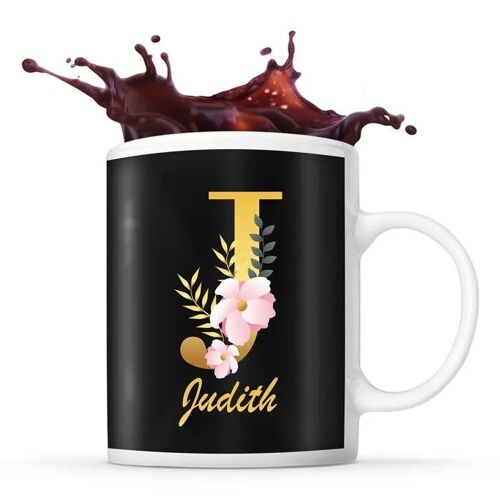 Mug Judith | Tasse Prénom Femme Fond Noir Avec Lettre Fleur | Idée Cadeau Pour Anniversaire Noël Et Fête Des Mères