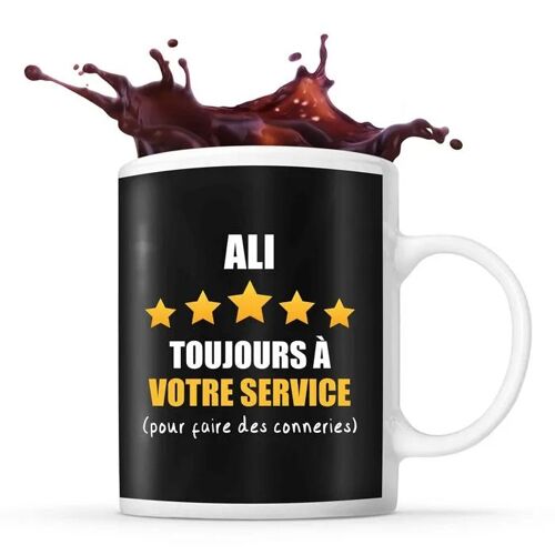 Mug Prénom Ali À Votre Service Pour Faire Des Conneries | Tasse Prénom Humour Idéal Pour Cadeau Original Et Drôle