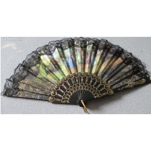 Eventail Ancien-Armature Plastique Noire-Tissu Décor Champêtre Bal De Campagne-Dentelle Noire-Renforts Extérieurs Noirs-Décorations Dorées-Hauteur 24cm-Largeur Déployé 42cm-Fabrication Artisanale