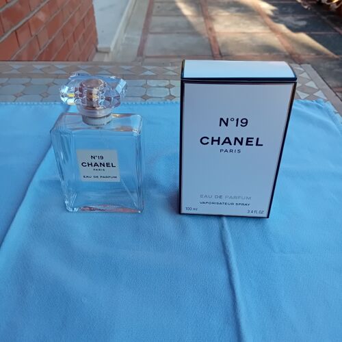 Flacon De Parfum Vide , N°19 De Chanel , Eau De Parfum , Vaporisateur Spay , 100 Ml