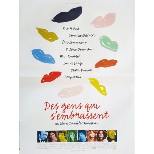 Des Gens Qui S Embrassent - Véritable Affiche De Cinéma Pliée - Format 40x60 Cm - De Danièle Thompson Avec Kad Merad, Monica Bellucci, Eric Elmosnino, Valérie Bonneton, Max Bouli, Lou De Laâge - 2013