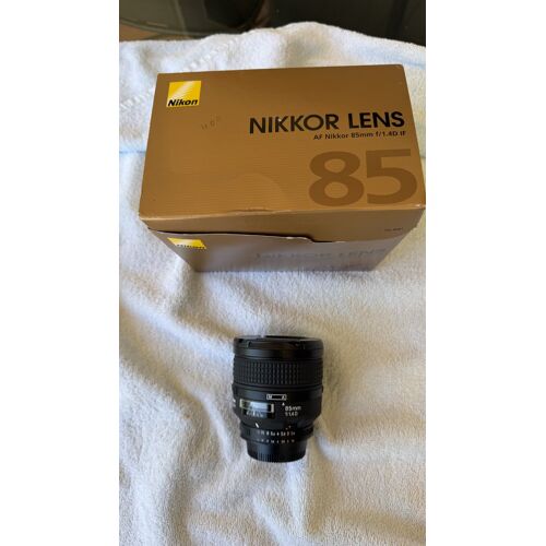AF NIKKOR LENS 85 mm f/1,4 D 1 f