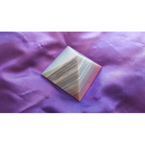 Pyramide En Agate Rose Et Gris - Hauteur 7.1 Cm, Largeur 8.2 Cm.