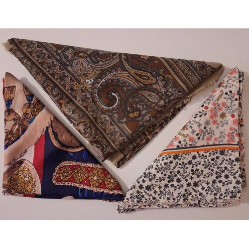 Lot De 3 Foulards Carrés Différents