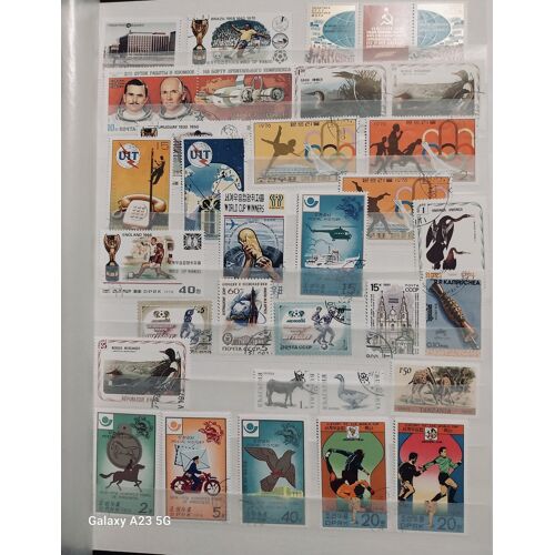 Album Timbres Pays Divers, Oblitérés Et Non Oblitérés, 350 Timbres Environ