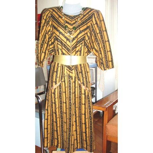 Robe En Lainage Moutarde Taille 36-38