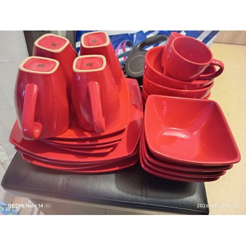 Lot De Vaisselles Rouge