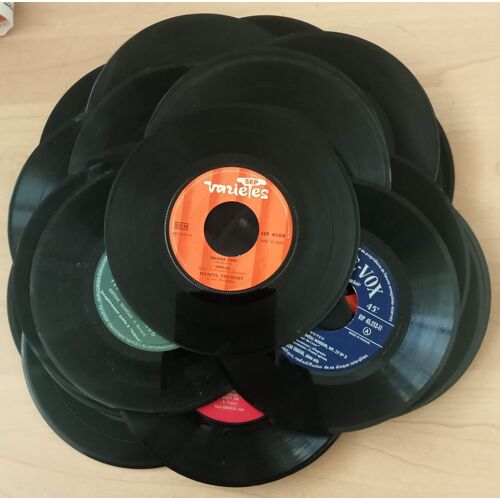 Lot de 35 Disques Vinyles 45 Tours pour déco.