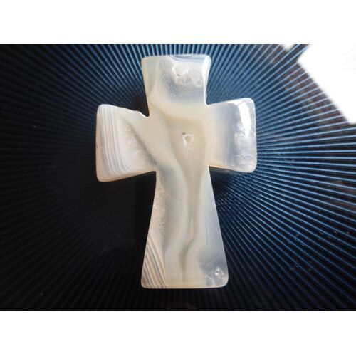 Pendentif Croix De Jésus En Agate Blanche - 5.5x3.8 Cm. Magnifiques Couleurs Et Très Belle Transparence À La Lumière. Lot 2355