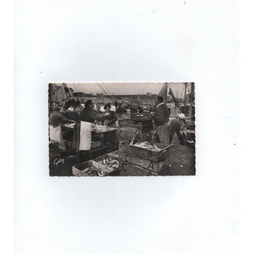 Port-En-Bessin ( Calvados ) - Triage Du Poisson - Carte Edit. Artaud ,Nantes,Années 60.