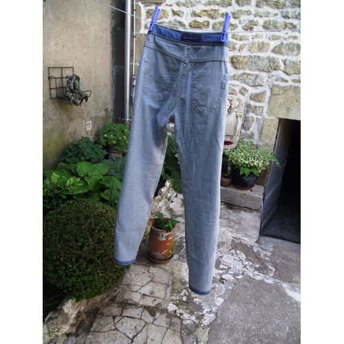 Pantalon Jeans Femme Trussardi Bleu Clair Taille 34 Très Bon État Lavé Et Repassé Par Mes Soins