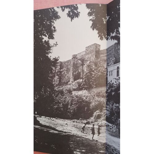 Tripoli Au Liban À Travers Les Âges Tripoli Through The Ages Par Nina Jidejian Texte En Anglais Dar El-Mashreq Publishing Beirut Beyrouth Lebanon Imprimerie Catholique 1980