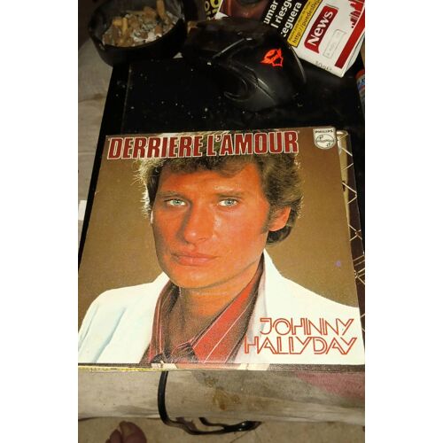 Derrière L'Amour Johnny Hallyday