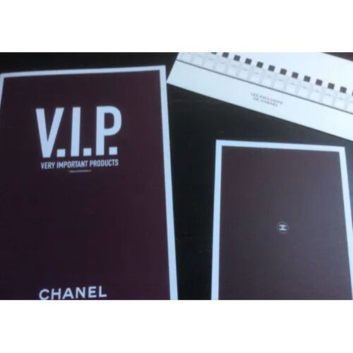 Chanel : 1 Plaquette (21x29 Cm, 12 Pages) + Carton D'invitation ((25x14 Cm) & 1 Carte (14x21 Cm) - 2018