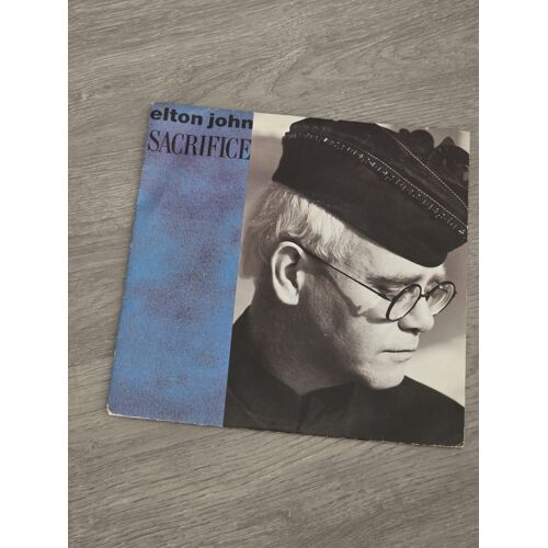 Vinyle 45t Elton John – Sacrifice / Love Is A Cannibal – 1989