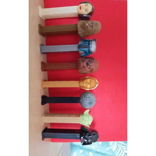 Lot 8 Pez Star Wars