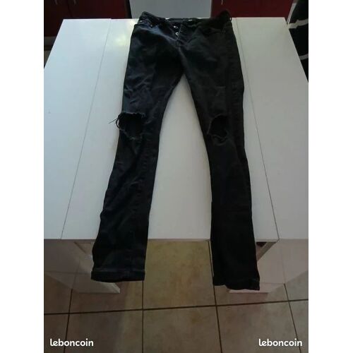 Jeans Lbo Noir À Trou Taille 38.