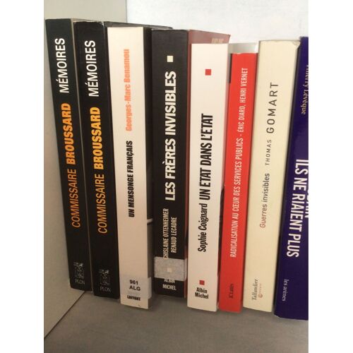 Lot De L’Ensemble De La Vingtaine De Livres De Mes Ventes En Ligne Vu La Future Fermeture Du Site. Pour La Liste Précise Vous Pouvez Vous Rendre Sur Ma Bibliothèque En Ligne Ou Voir Les Photos. 