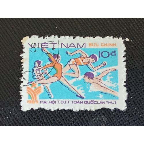 Timbre Vietnam Y T 590 Joueur De Badminton, Gymnaste, Athlète Et Nageur 1985 (040810 )