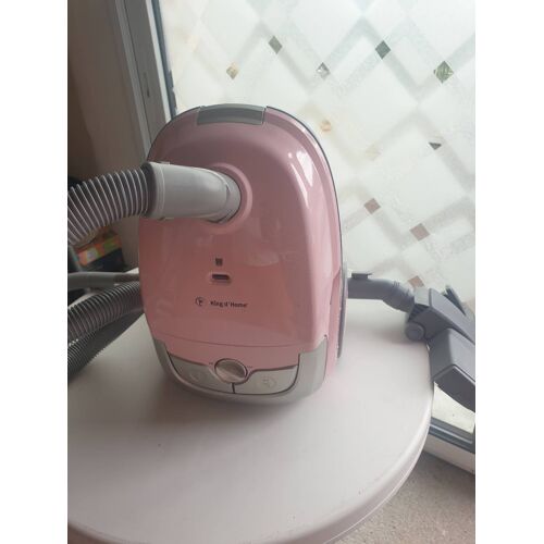 Aspirateur king d'home KDVC 51913 800W. Vendu avec 3 sacs neufs.