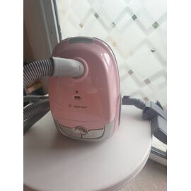 Aspirateur king d'home KDVC 51913 800W. Vendu avec 3 sacs neufs.