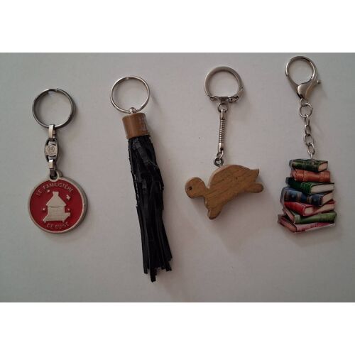 Lot De 4 Porte-Clés Différents