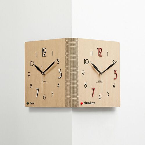 Horloge Murale D'angle Double Face Pour Coin de Mur Aspect Bois Brun YONIS