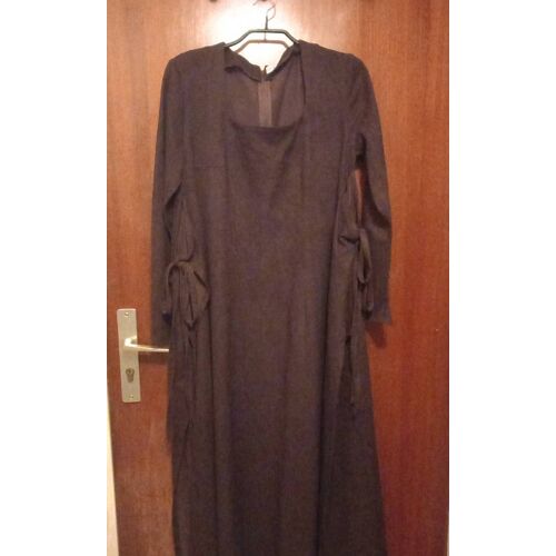 Robe Cape Manches Longues Hortensia Louisos Paris , Taille 1, Coloris Marron, Fermeture Cordon À Nouer Sur Les Côtés À La Taille, Bas Ouvert Sur Les Côtés, Longueur 132 Cm, Largeur Épaules 37 Cm.