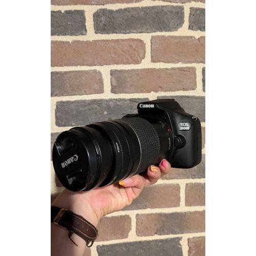 Canon EOS 2000D + 2 objectifs 18-55 mm et 75-300 mm