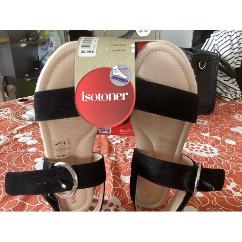 Sandales Isotoner Pour Un Look Décontracté & Confort